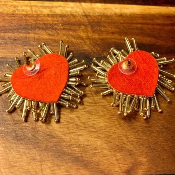 Felt Back Seed Beaded Heart Earrings in Red - Picture 6 of 7
